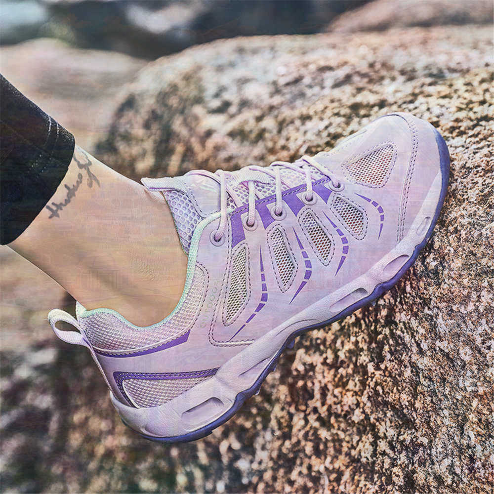 Sumer Round Tip Silver Sneaker - Tech Office Accessories 评论和价格