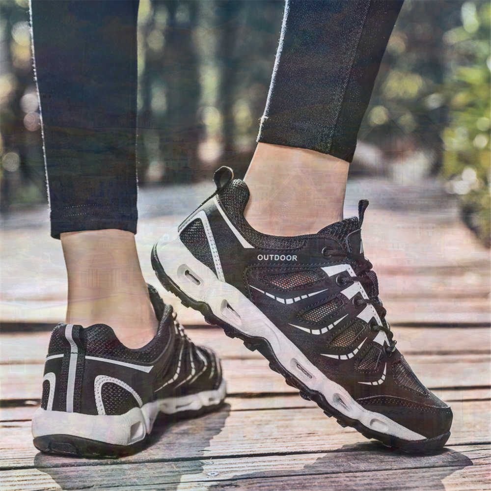 Sumer Round Tip Silver Sneaker - Tech Office Accessories 评论和价格
