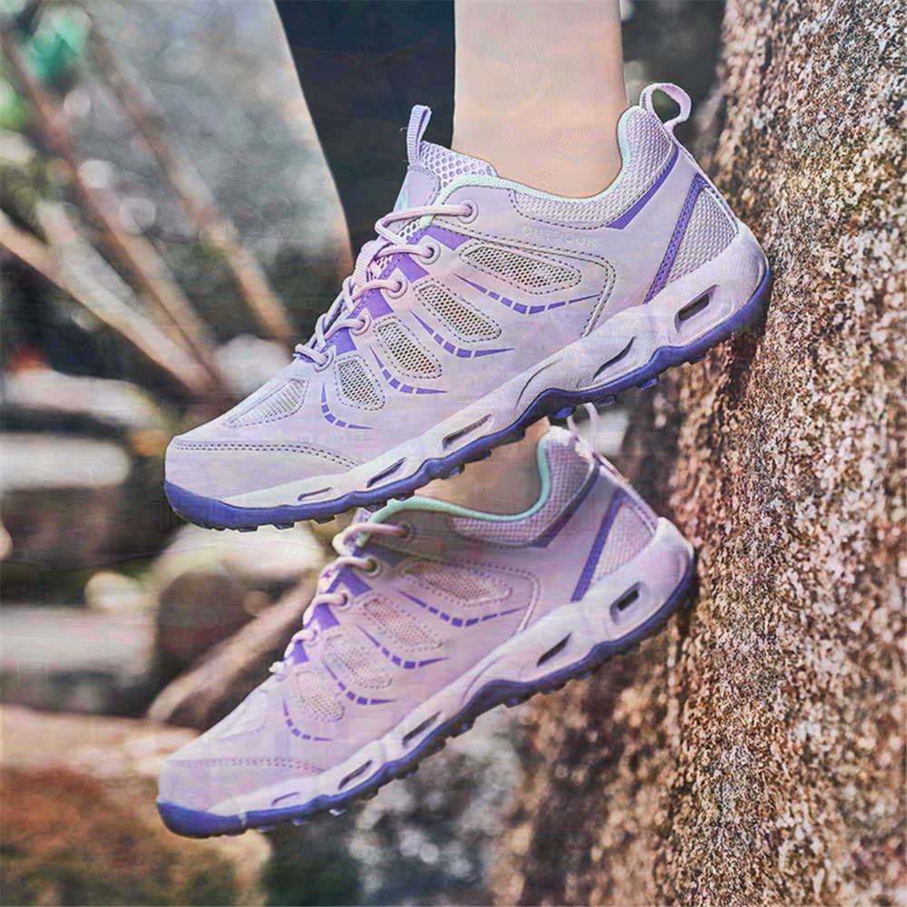 Sumer Round Tip Silver Sneaker - Tech Office Accessories 评论和价格